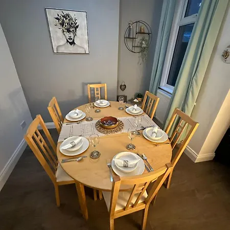 Contractors 4br, Double Beds, Long-stay Discounts Holiday home *